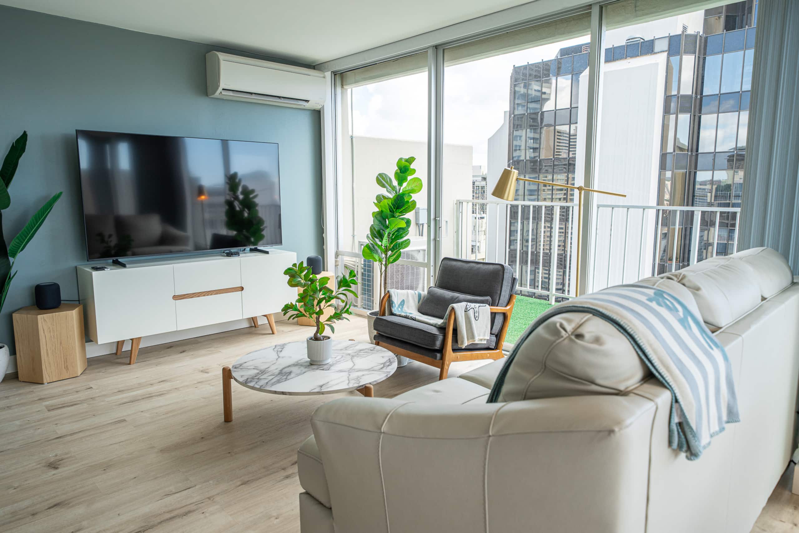 Condo in Honolulu · ★4.95 · 1 bedroom · 3 beds · 2 private baths - Image 9