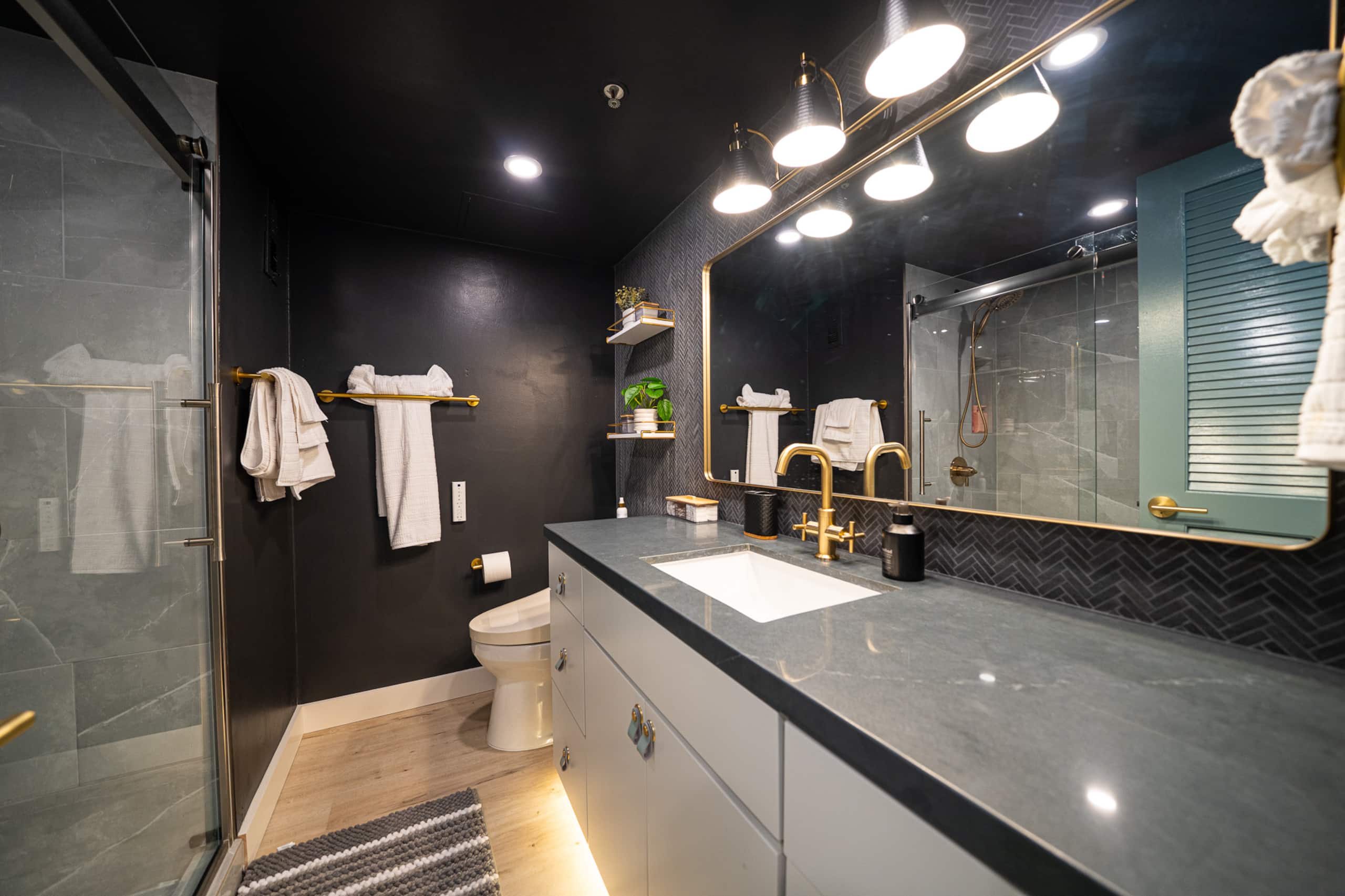 Condo in Honolulu · ★4.95 · 1 bedroom · 3 beds · 2 private baths - Image 70