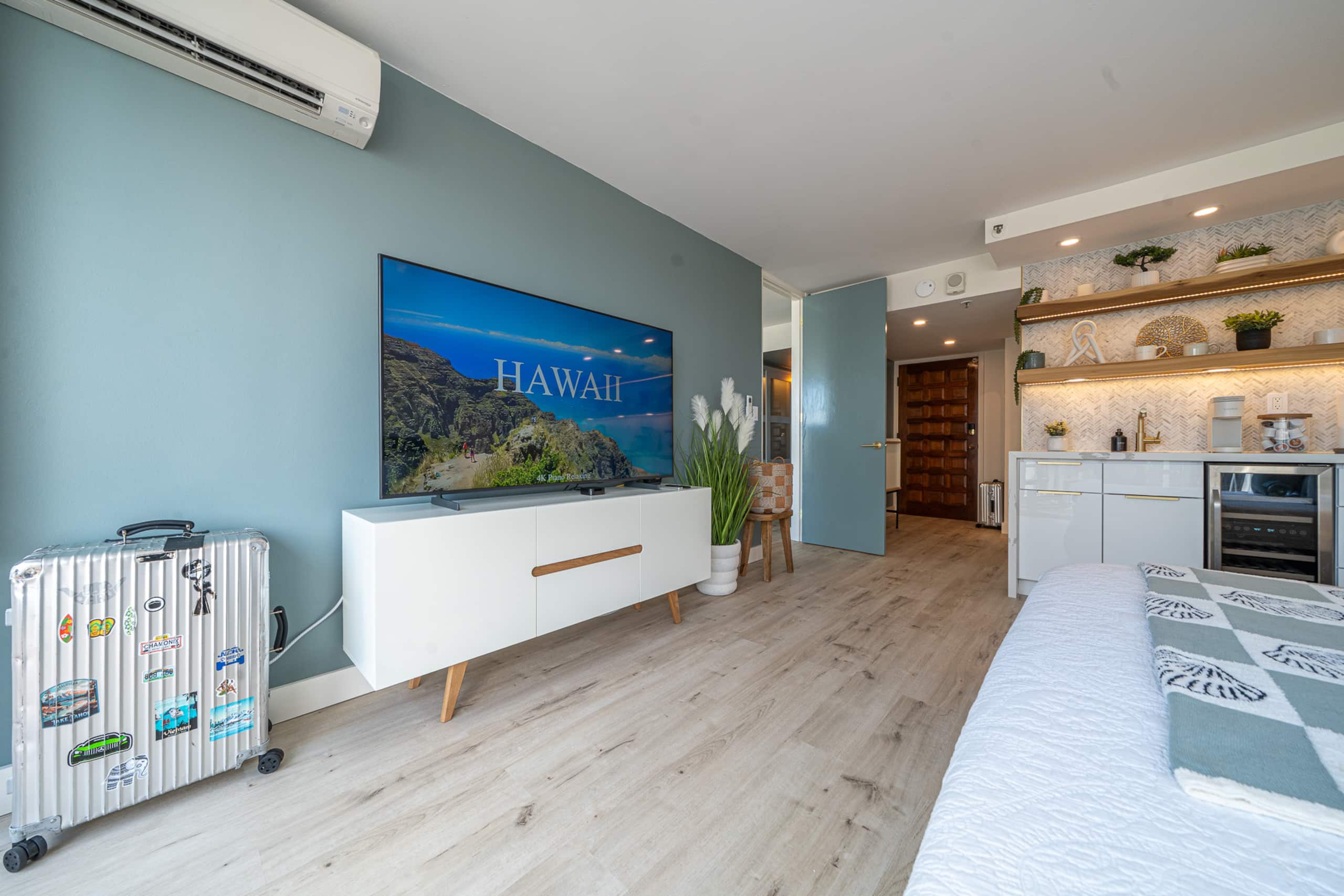 Condo in Honolulu · ★4.95 · 1 bedroom · 3 beds · 2 private baths - Image 61