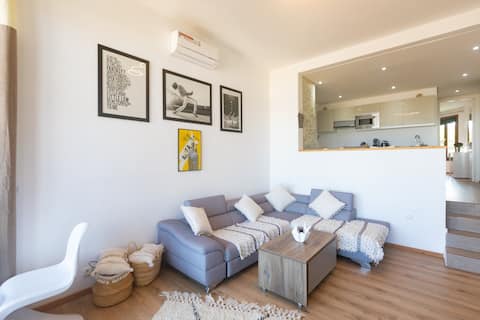 Top performing Airbnb: Refined studio with sea view in Dar Bouazza