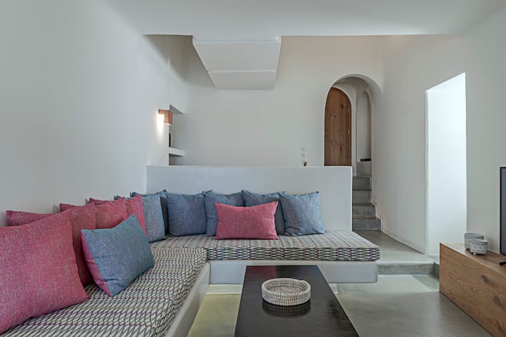 Thera Villas, Penthouse With Heated Plunge Pool - Santorini
