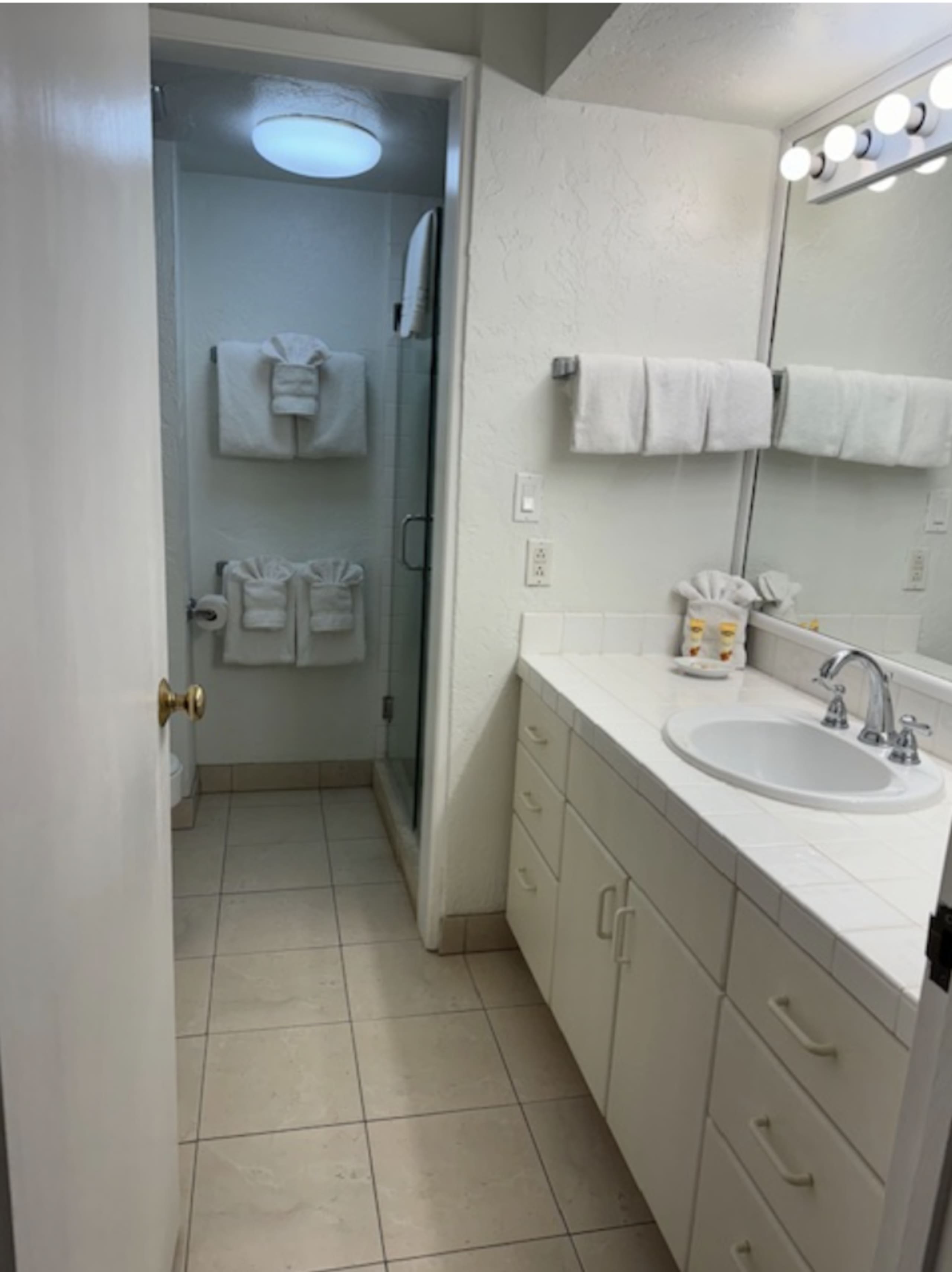 Condo in Lahaina · ★4.58 · 1 bedroom · 2 beds · 1 private bath - Image 31
