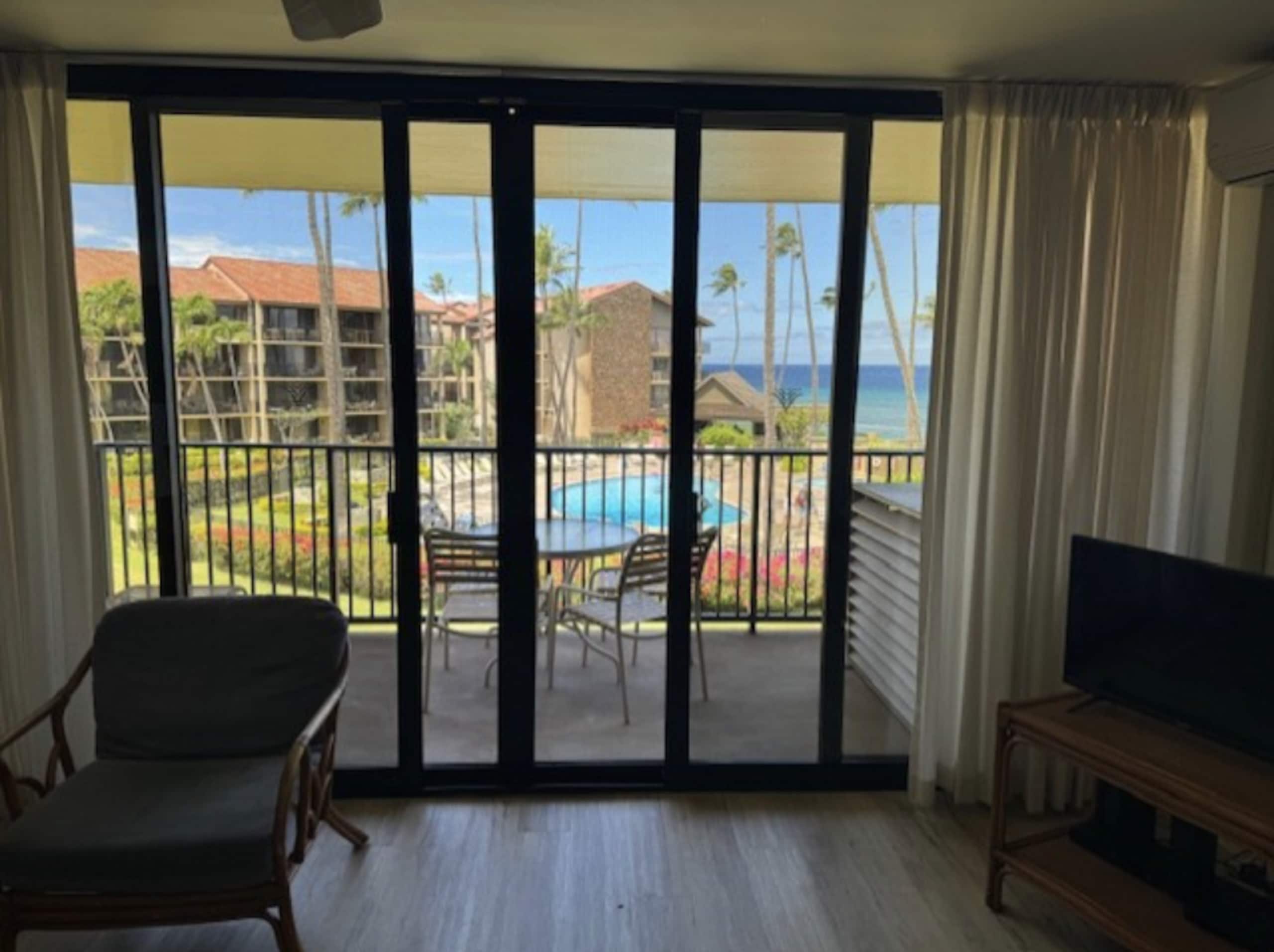 Condo in Lahaina · ★4.58 · 1 bedroom · 2 beds · 1 private bath - Image 4