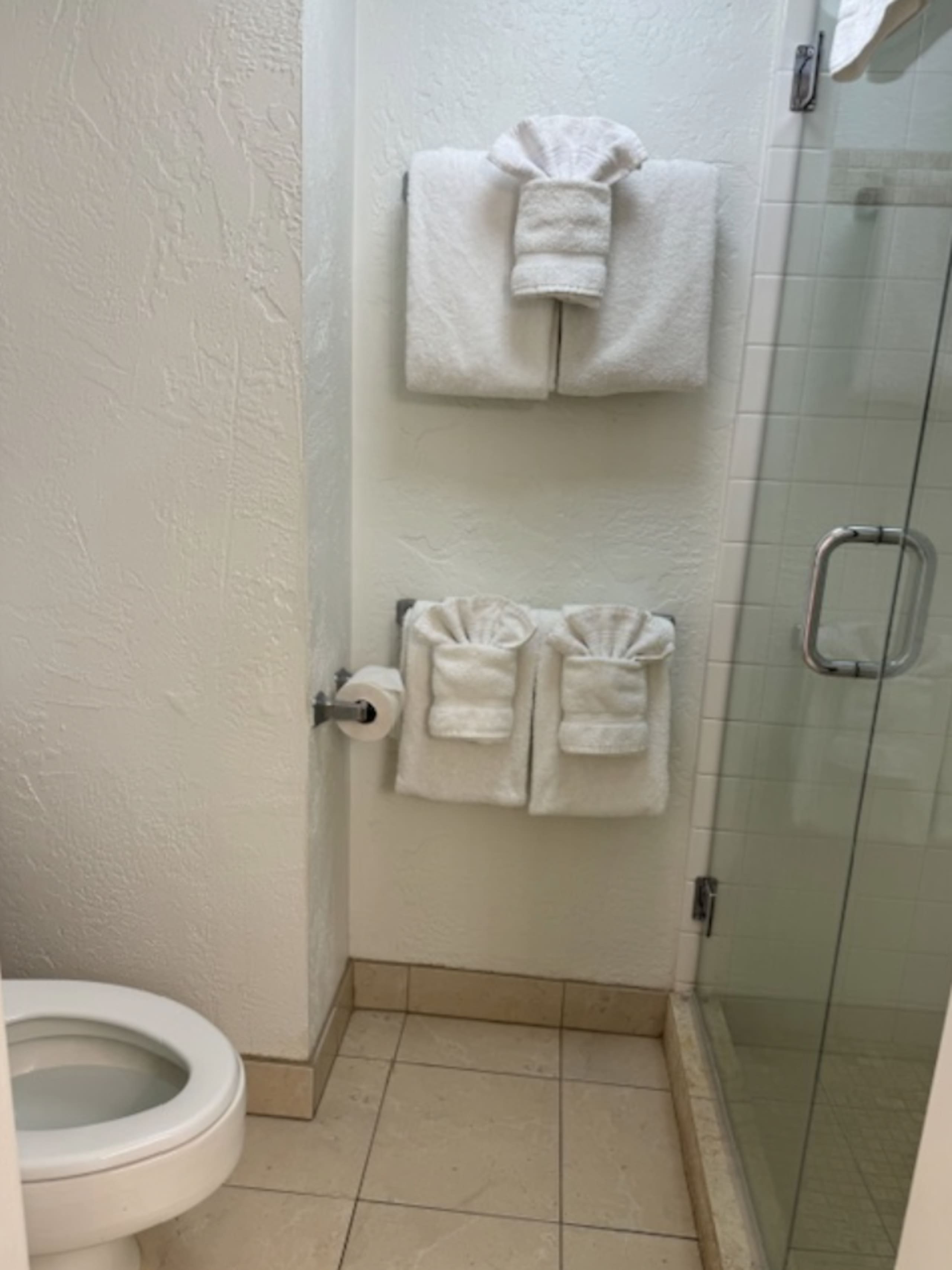 Condo in Lahaina · ★4.58 · 1 bedroom · 2 beds · 1 private bath - Image 10