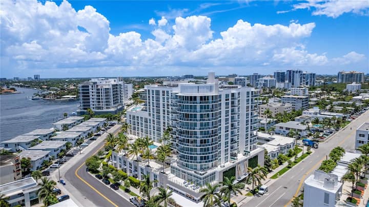Chic Private Resort-style Condo With Pool, & Gym - Fort Lauderdale, FL