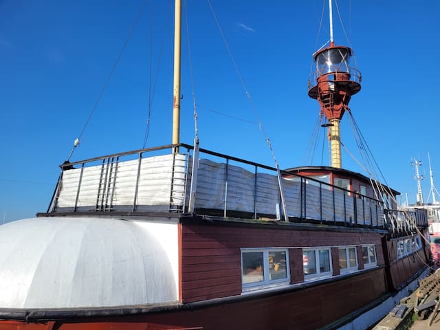 Lej verdens ældste fyrskib