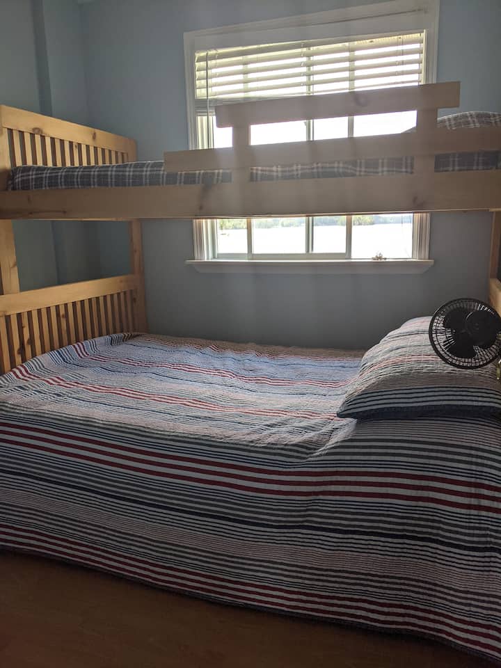 غرفة النوم 4 - مزدوجة أكثر من كاملة