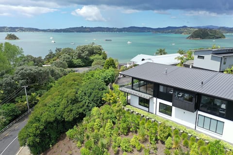 Stylish Coastal Escape- 14B