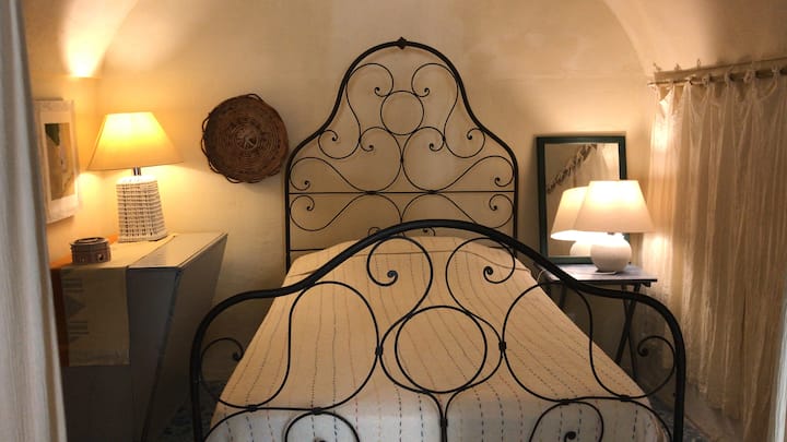 A cama francesa de ferro forjado remonta ao século XVIII
