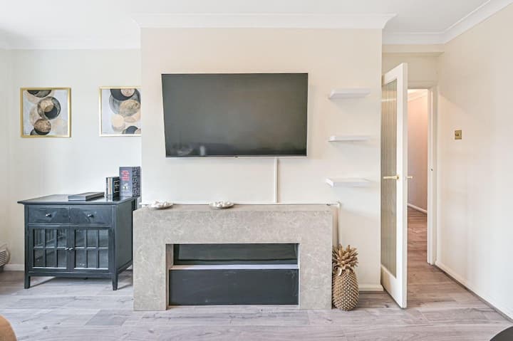 The Modern Retreat - Edgware