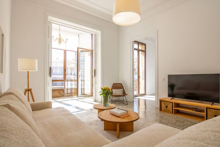 Spacious and luxurious apartment gallery image 2