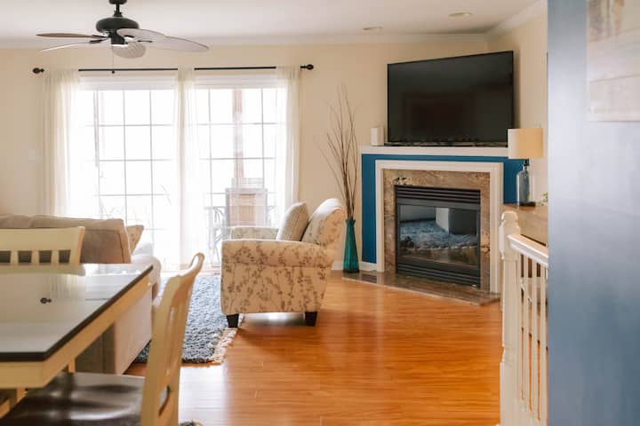 Coastal Charm Townhome In Rehoboth. Sleeps 13! - Rehoboth Beach, DE