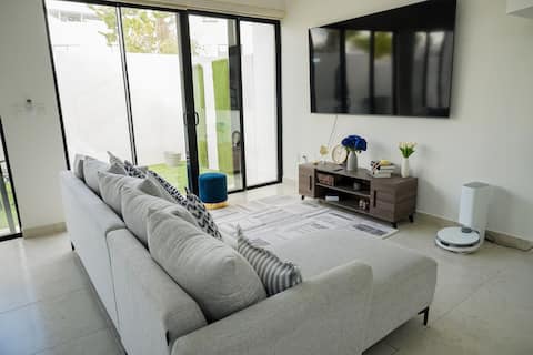 Top performing Airbnb: Caribbean Hideaway – Near Beach & Airport in Alfredo V. Bonfil