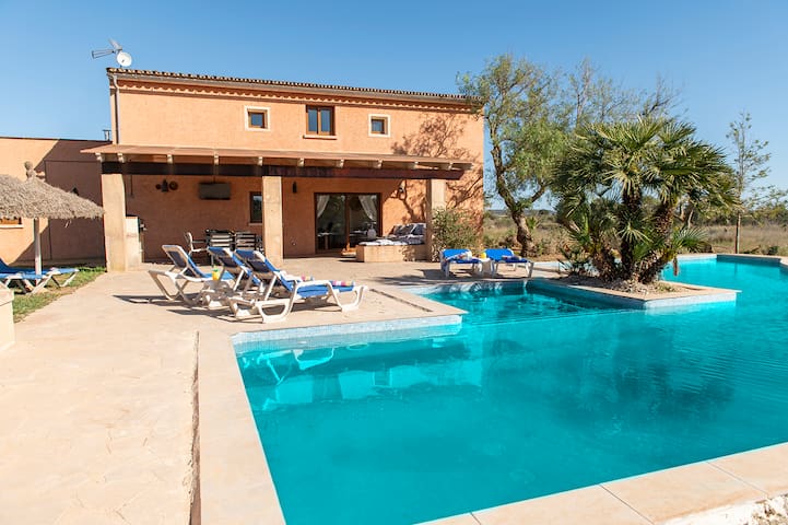 Finca del Corazón mit Poollandschaft, Jacuzzi, BBQ