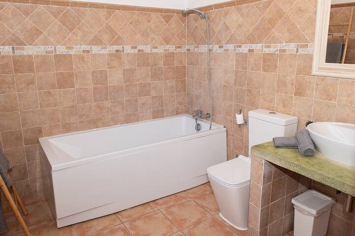 Finca del Corazón mit Poollandschaft, Jacuzzi, BBQ gallery image 5