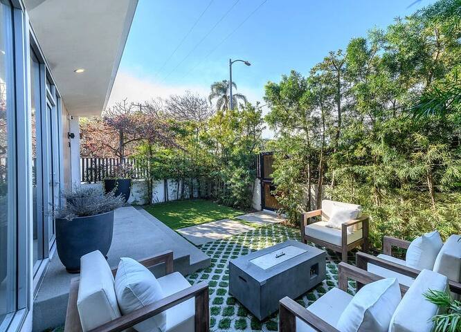 Modern Gem in Prime Venice Beach gallery image 4