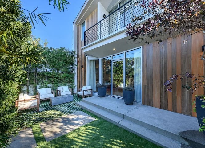 Modern Gem in Prime Venice Beach