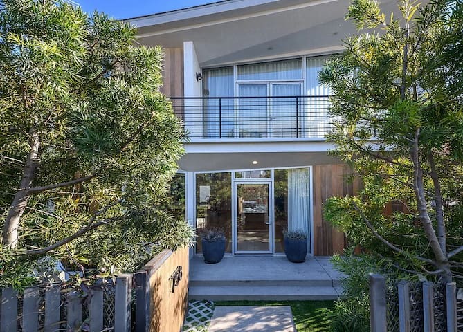 Modern Gem in Prime Venice Beach gallery image 2