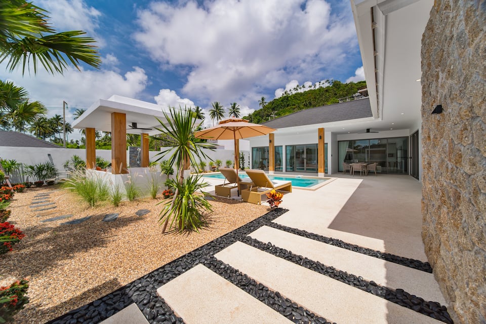 Top-earning Airbnb listing in Tambon Maret, 3 bedrooms