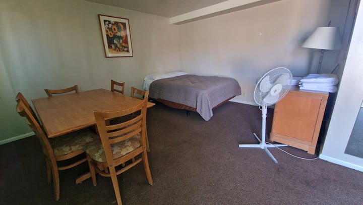 Unit 18 - 1 Qn 1 Set Bunk 1 Twin · Unit 18 - 1 Qn - Garden, UT