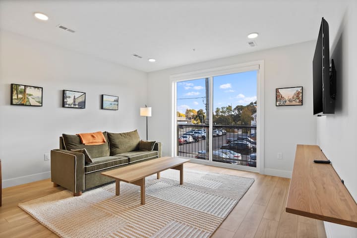 The Loop Downtown By Kasa | Comfy & Spacious King - Traverse City, MI