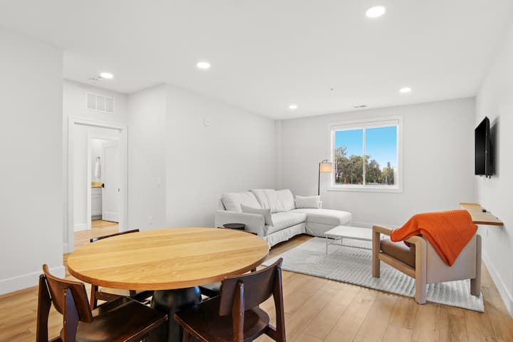 The Loop Downtown By Kasa | 2bd Near Clinch Beach - Traverse City, MI