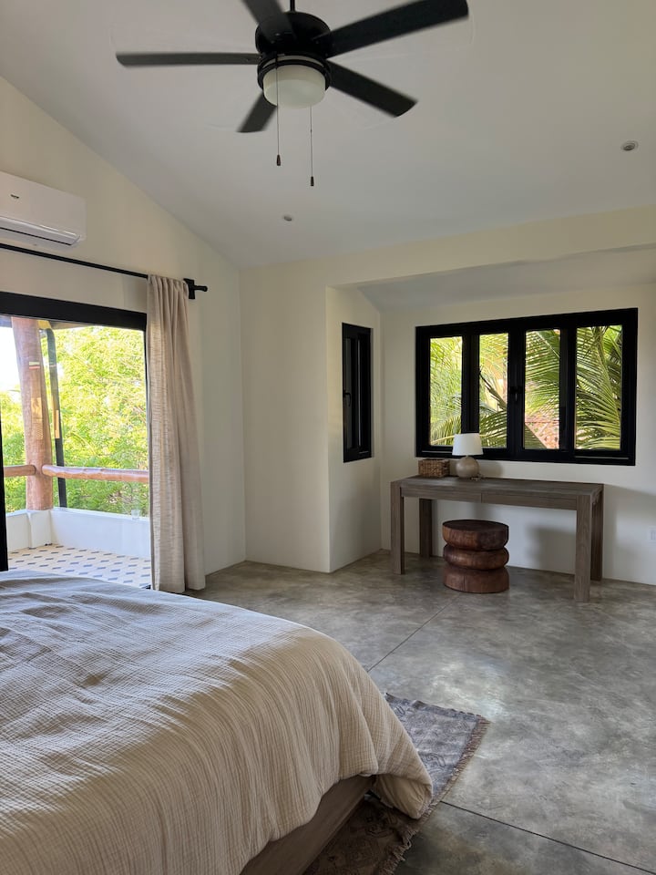 Sehemu mahususi ya kufanyia kazi katika chumba