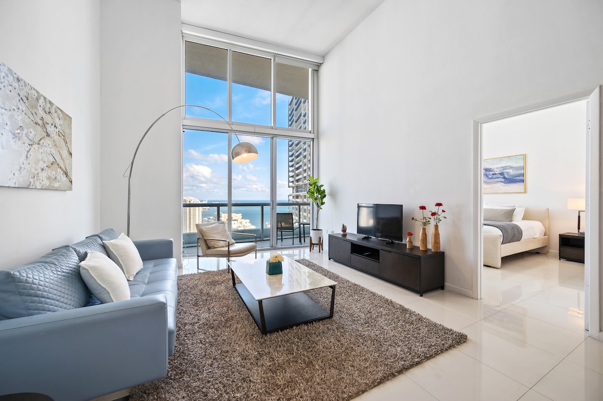 Icon Brickell — 40th Floor High Ceiling Bay View
