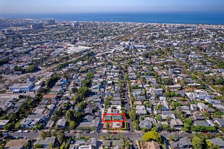 Prime Venice!! Brand New Private Home Near it All! gallery image 2