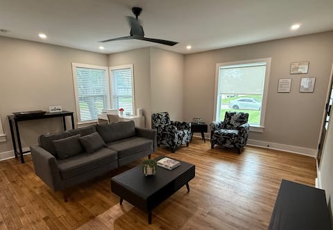Popular Airbnb listing: The Bird House in Arlington