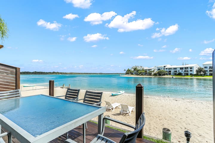 No. 7 Noosa Riverfront Apartment