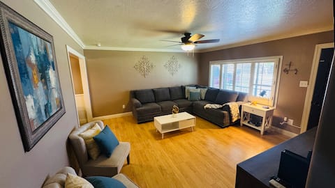 Popular Airbnb listing: Comfortable in the city center! in Yuma