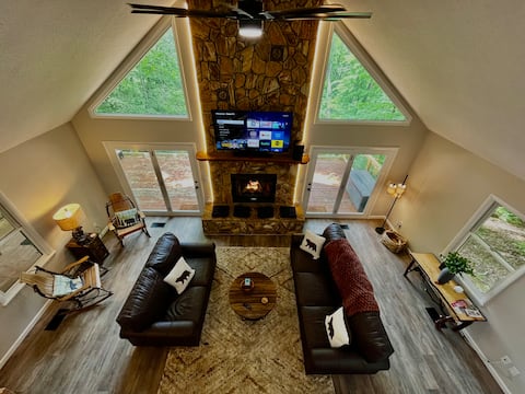 Top Airbnb: Above the Clouds, Chef’s Kitchen, Hanging Fire Pit in Franklin