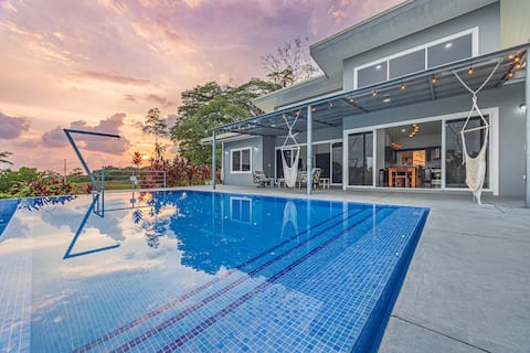 Luxury Villa-Large Private Pool in Uvita's Heart!