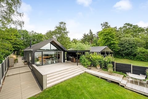 Fantastic house by Sunds lake.