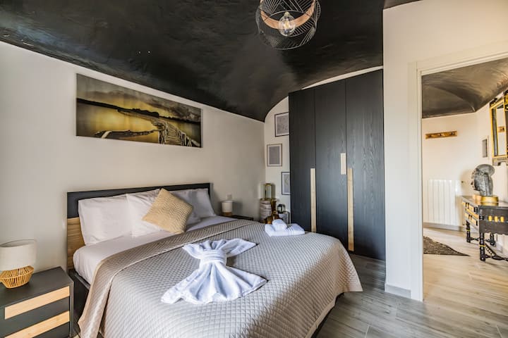 أول غرفة نوم مزدوجة 