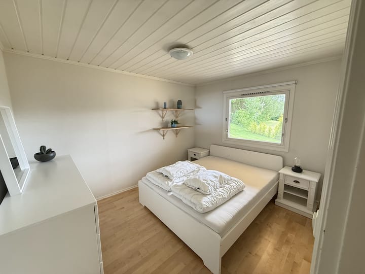 1e slaapkamer - begane grond: tweepersoonsbed 160x200