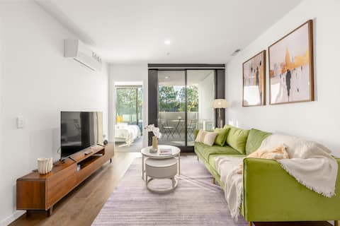 @Modern CBD Stay + 2 Car Spaces | Super Central