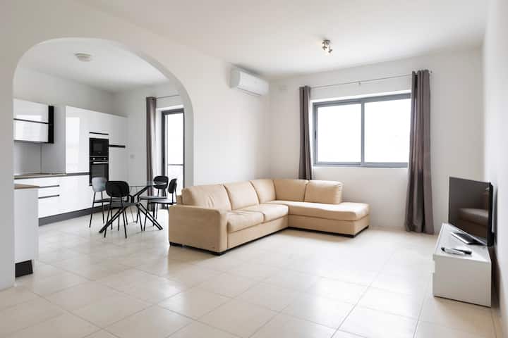 Large Swieqi Apartment. - Malta