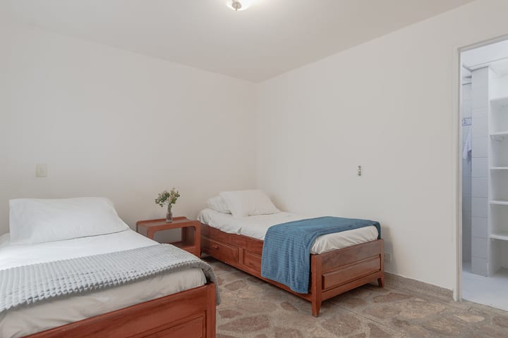 საძინებელი 1