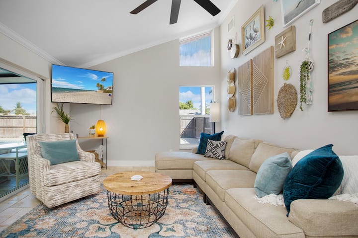 New Coastal, Eclectic, Pool & Bikes, Sleeps 9 - Fort Myers