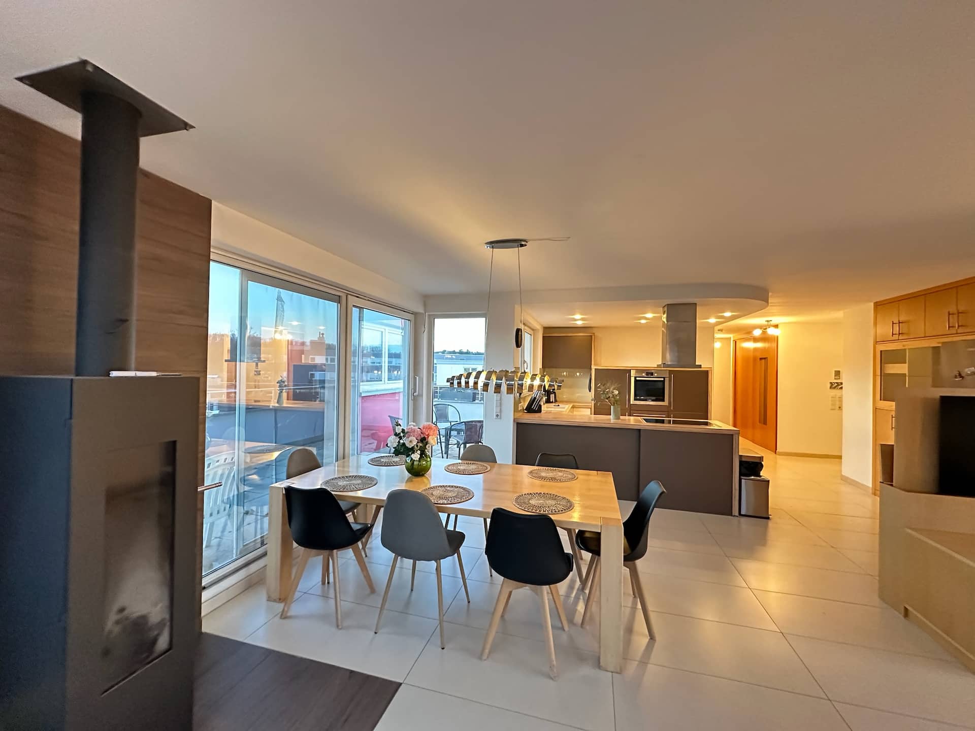 Premium corporate accommodation | 6 bedrooms | 9 single beds