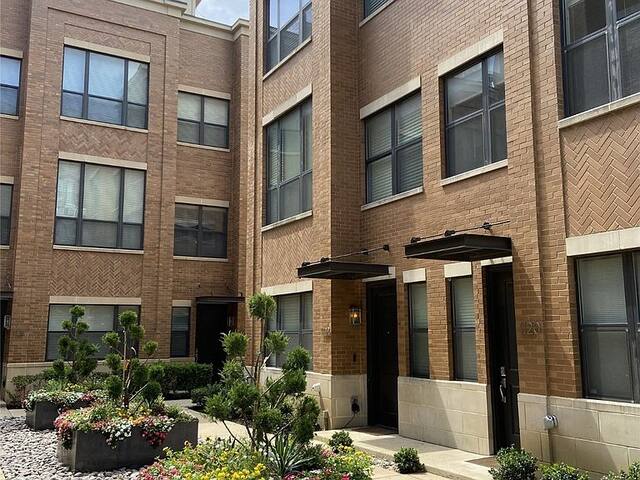 3Bd w/Rooftop -TCU-Stockyards-Historic FW-Dickies gallery image 2