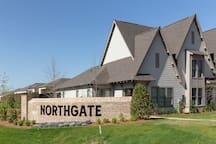 Modern Comfort Near AU l Perfect for Families & Fans