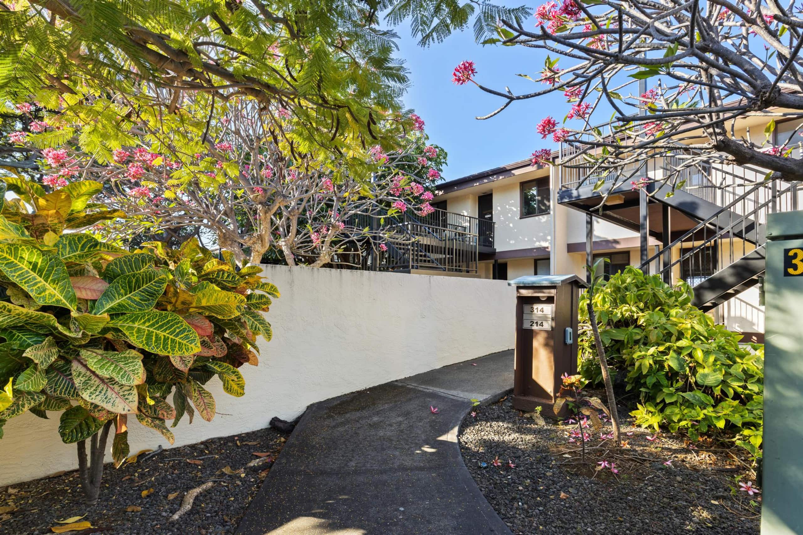 Condo in Kailua-Kona · ★5.0 · 3 bedrooms · 4 beds · 2 private baths - Image 43