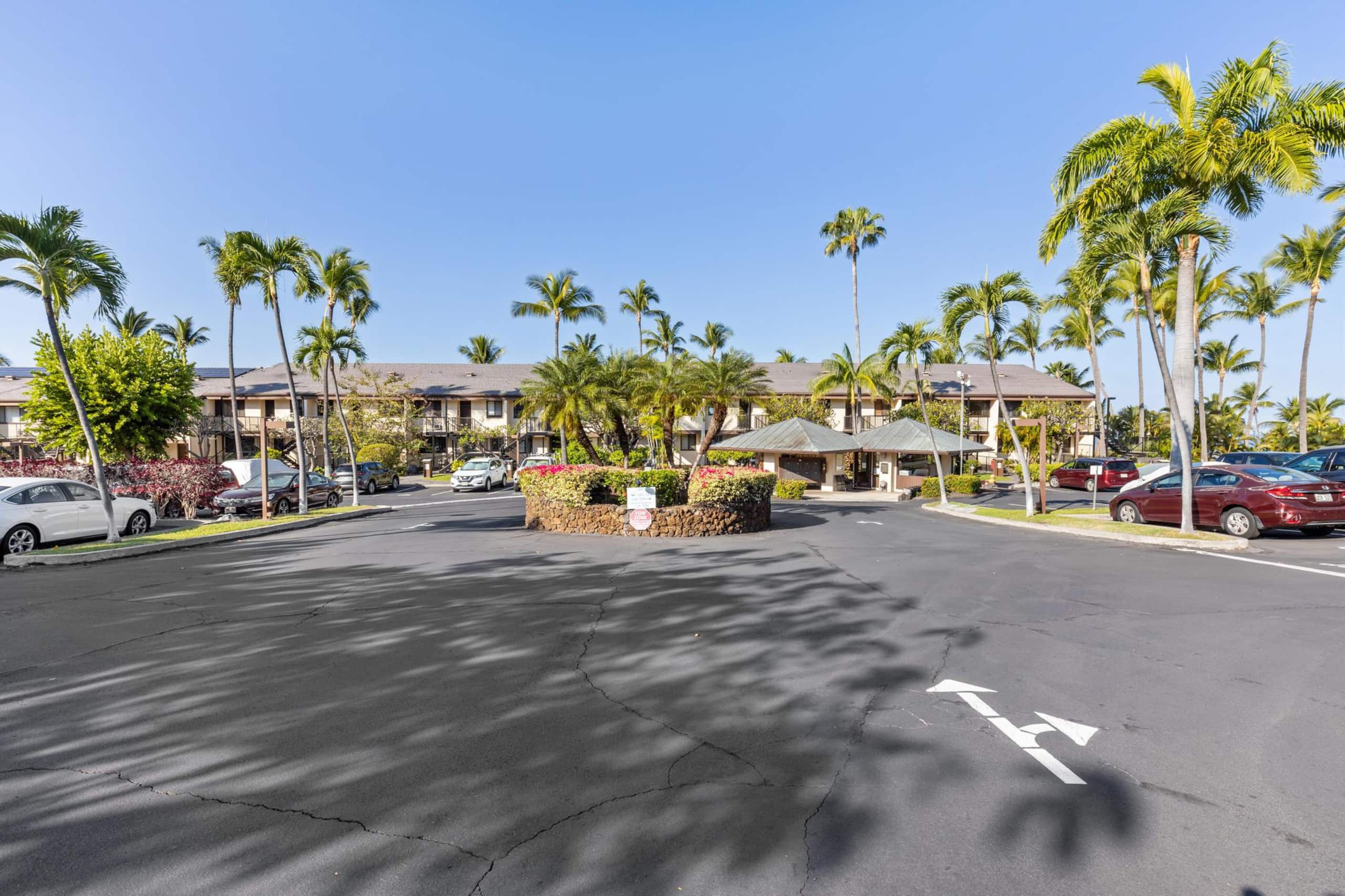 Condo in Kailua-Kona · ★5.0 · 3 bedrooms · 4 beds · 2 private baths - Image 38