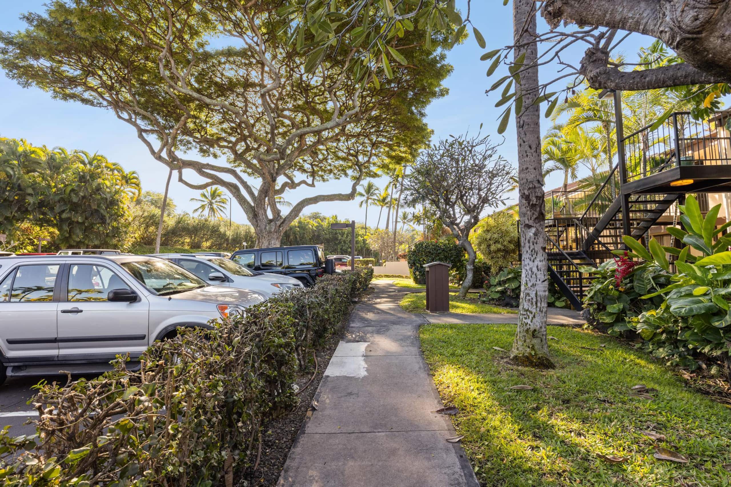 Condo in Kailua-Kona · ★5.0 · 3 bedrooms · 4 beds · 2 private baths - Image 42