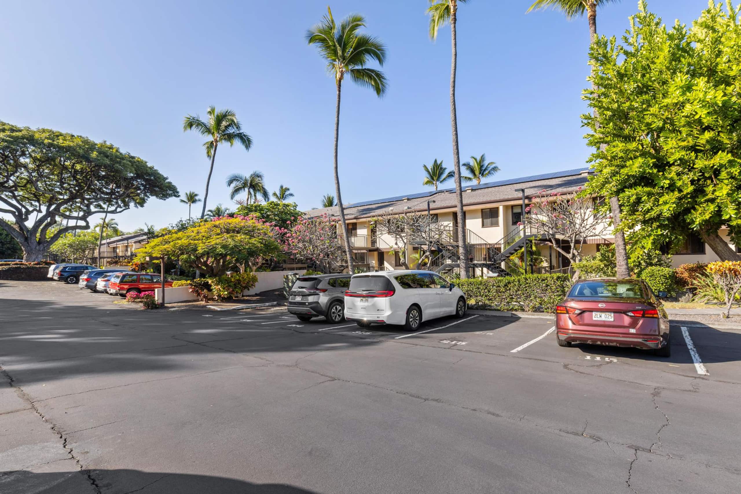 Condo in Kailua-Kona · ★5.0 · 3 bedrooms · 4 beds · 2 private baths - Image 40