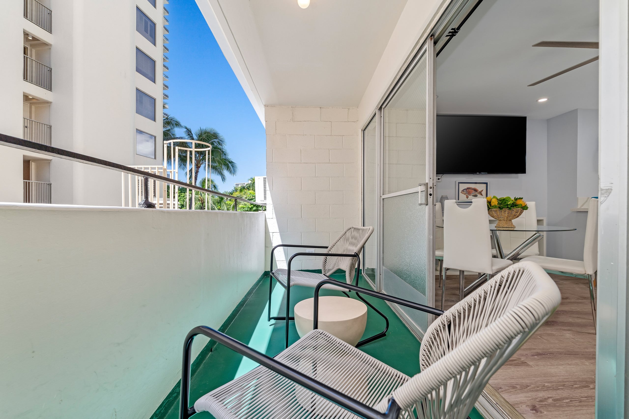 Condo in Honolulu · ★4.44 · 2 bedrooms · 4 beds · 1 bath - Image 31