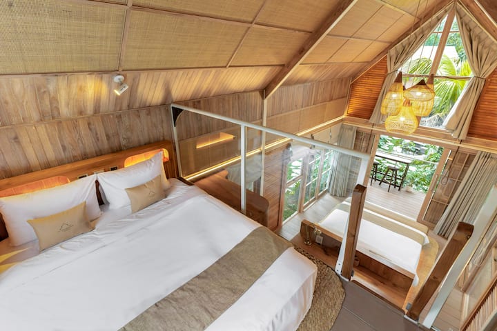 Casita white: Dormitorio 2 en altillo que consta de un futón cómodo.